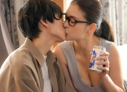 Anh chàng bị cắm sừng trong đau khổ được chị hàng xóm an ủi hết mình