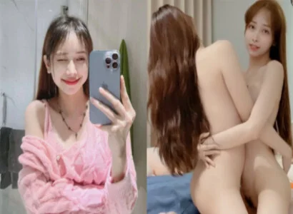 Lâm Thái Vy và người bạn gái thân móc bím cùng nhau trong buổi phát trực tiếp