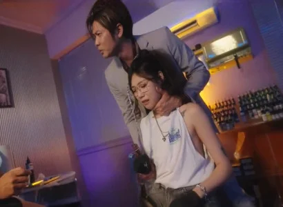 Cô chủ bị chịch bởi tập thể